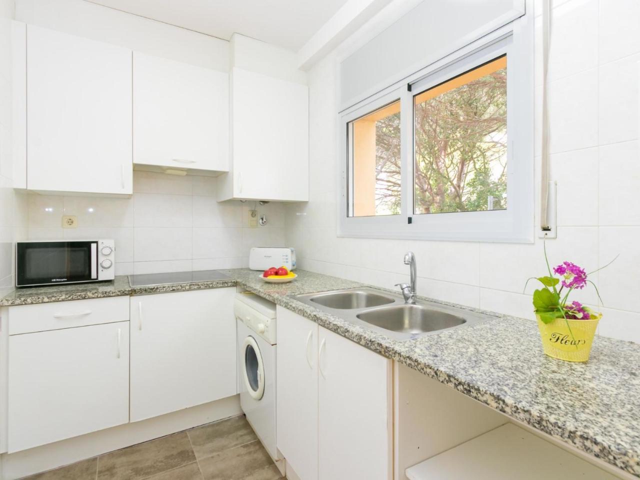 Apartment Velazquez-4 By Interhome Росес Екстериор снимка
